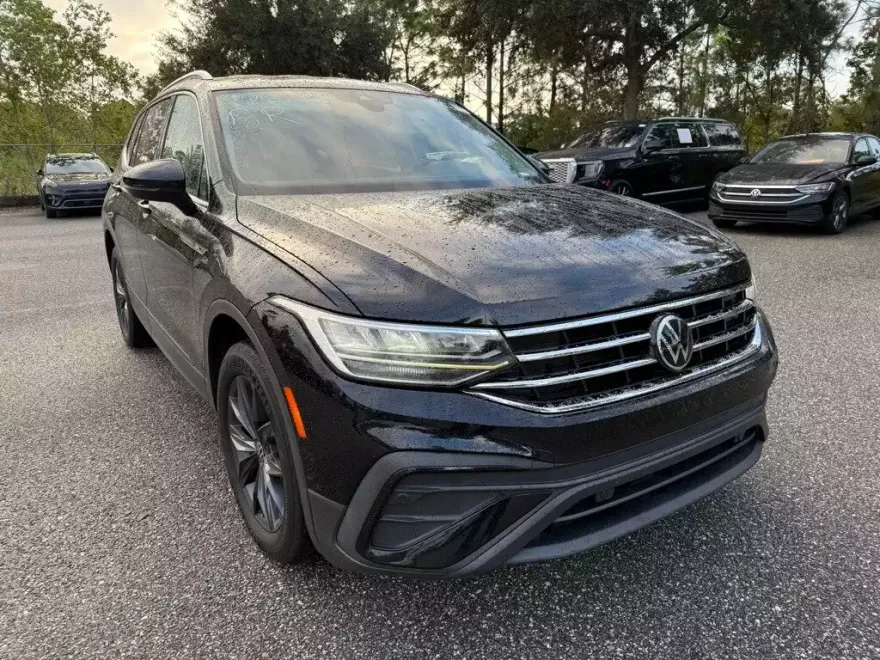 2022 Volkswagen Tiguan SE photo 1