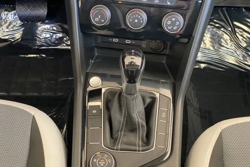 2025 Volkswagen Taos S photo 1