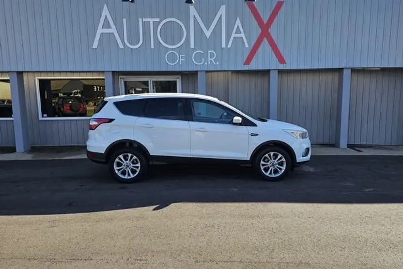 2017 Ford Escape SE photo 1