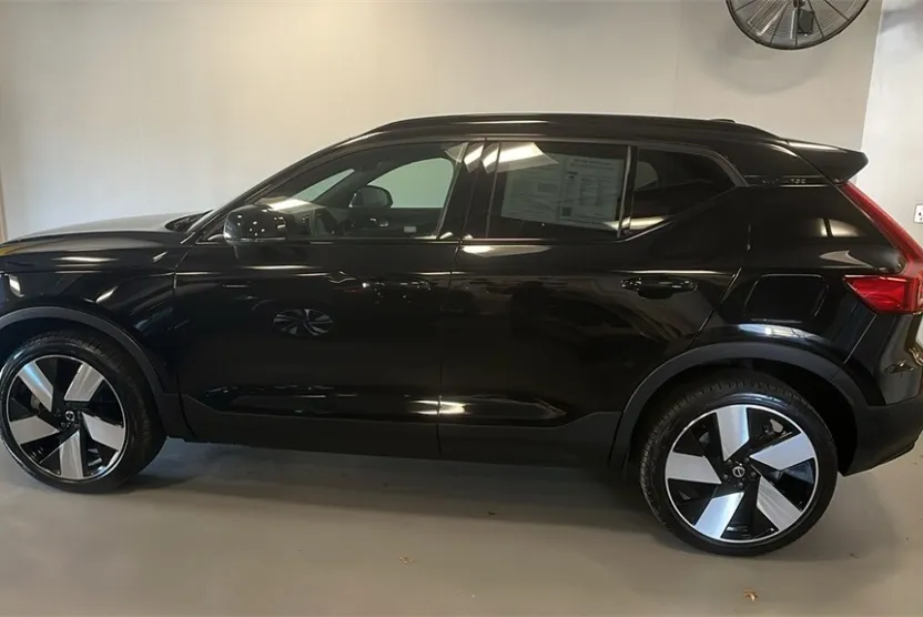 2023 Volvo XC40 Recharge Ultimate photo 1