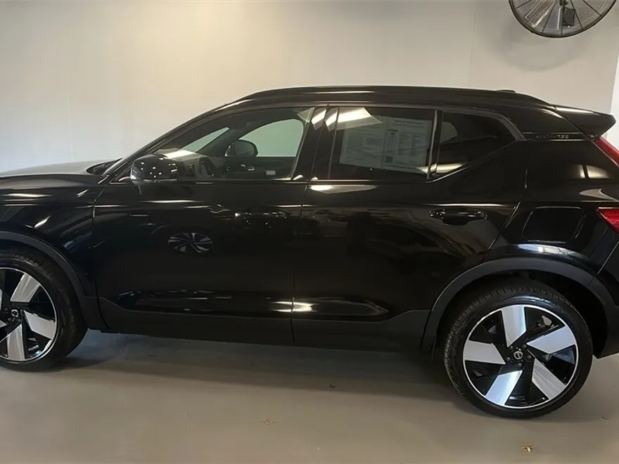 2023 Volvo XC40 Recharge Ultimate photo 1