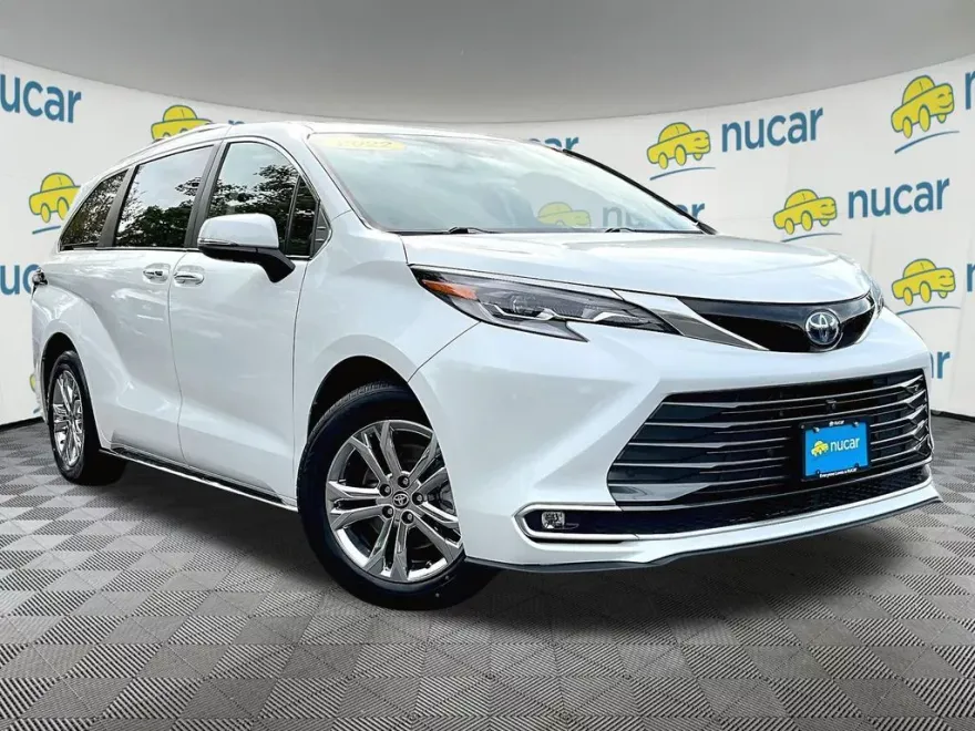 2022 Toyota Sienna Platinum photo 1