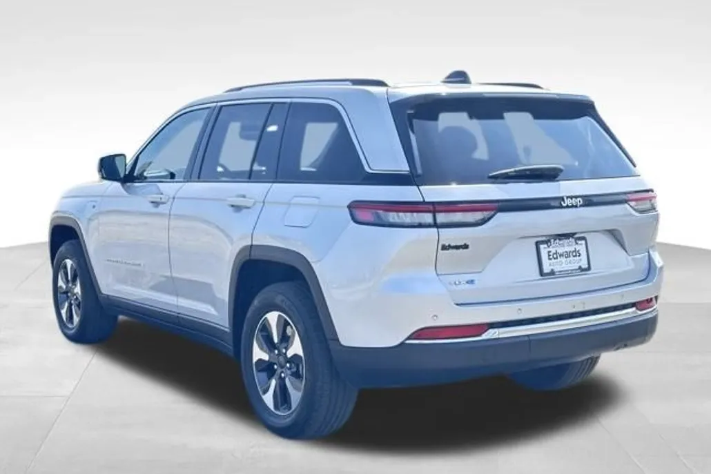 2023 Jeep Cherokee 4xe photo 1