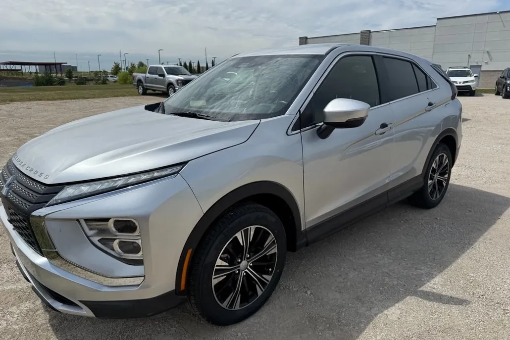2022 Mitsubishi Eclipse Cross SE photo 1