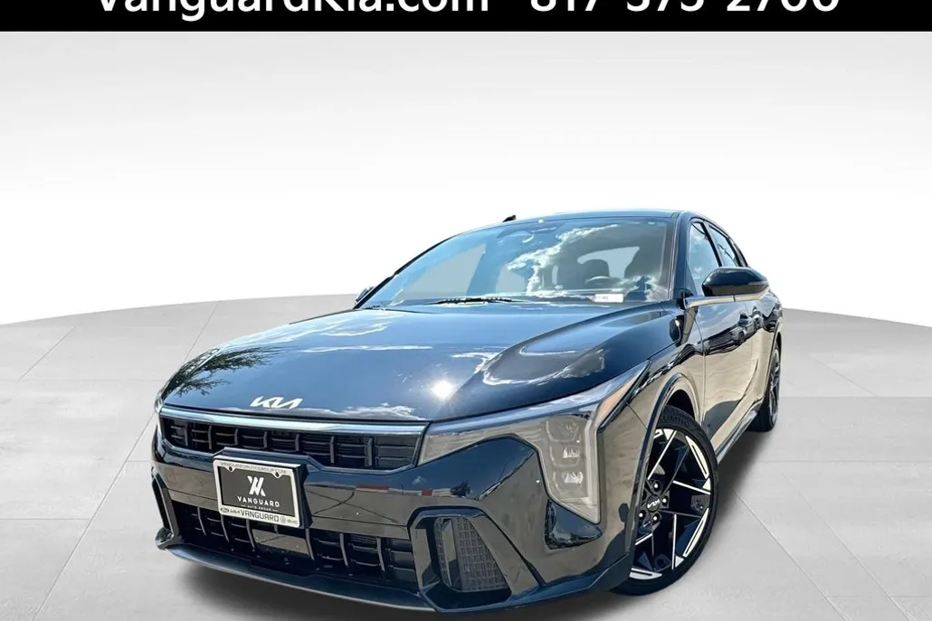 2025 Kia K4 GT-Line photo 1