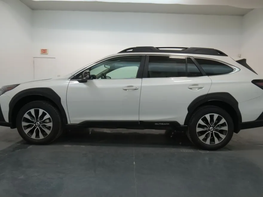 2025 Subaru Outback Limited photo 1