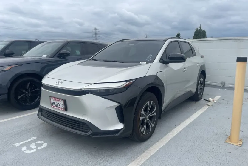 2024 Toyota bZ4X XLE photo 1