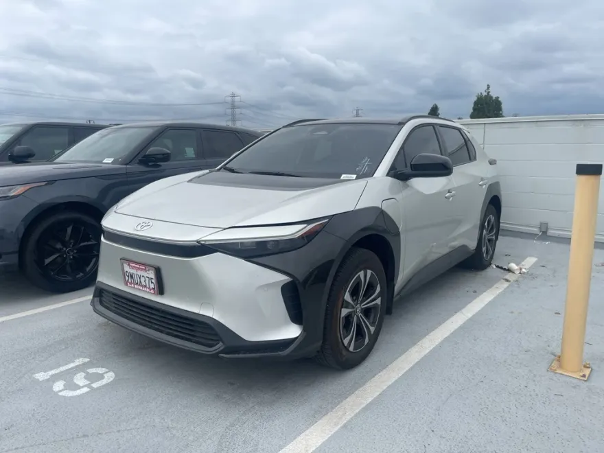 2024 Toyota bZ4X XLE photo 1