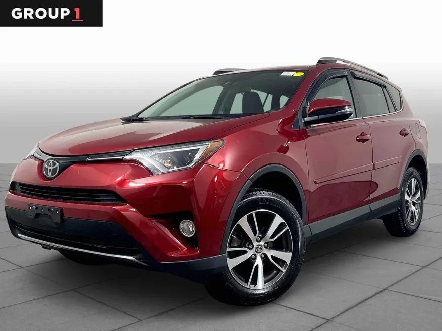 2018 Toyota RAV4 XLE photo 1