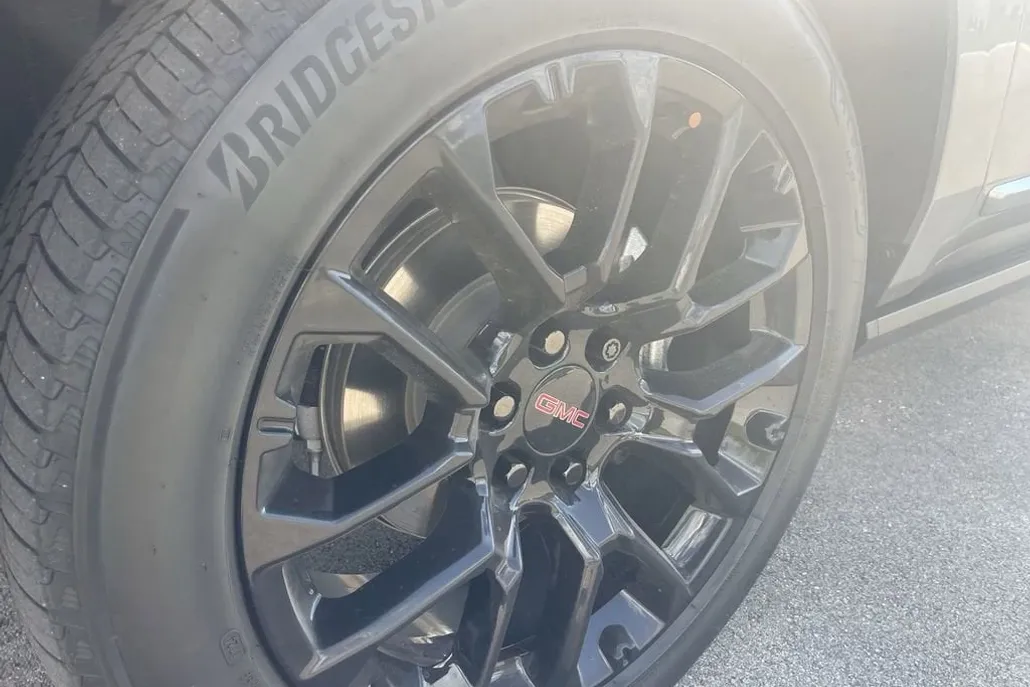 2024 Gmc Yukon Denali photo 1