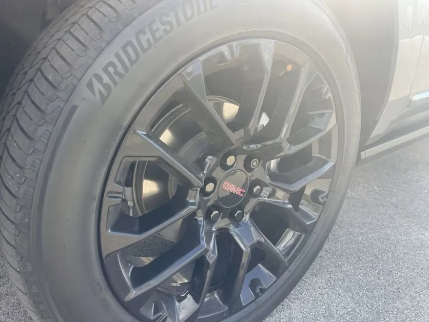2024 Gmc Yukon Denali photo 1