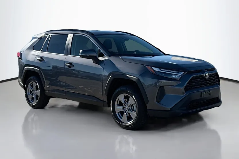 2025 Toyota RAV4 Hybrid LE photo 1