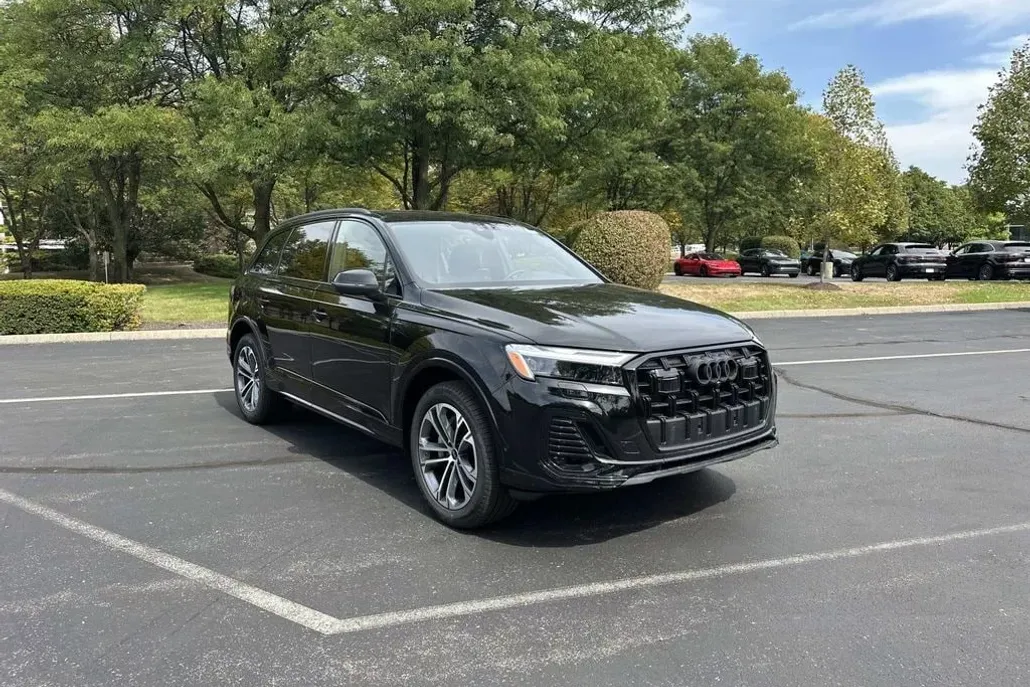 2025 Audi Q7 45 Premium photo 1