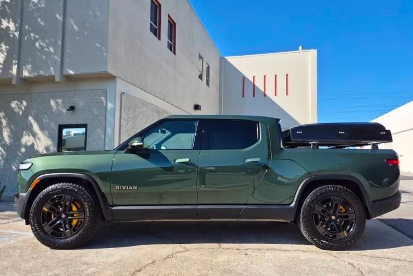 2023 Rivian R1T Adventure photo 1
