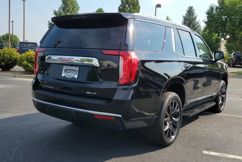 2024 Gmc Yukon SLT photo 1