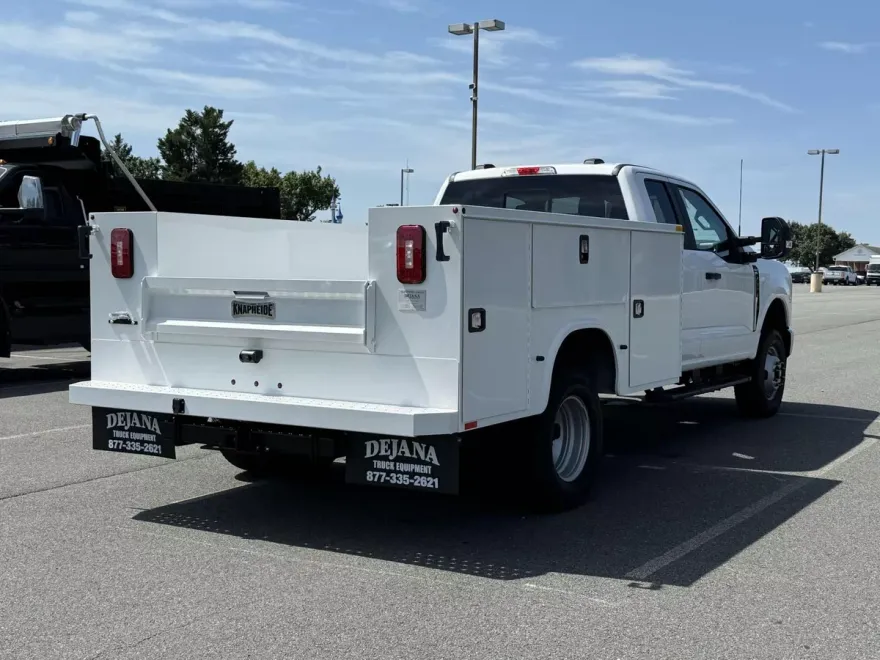 2025 Ford F-350 XL photo 1