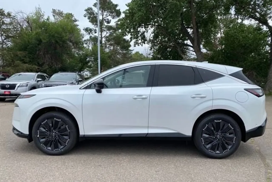 2025 Nissan Murano Platinum photo 1