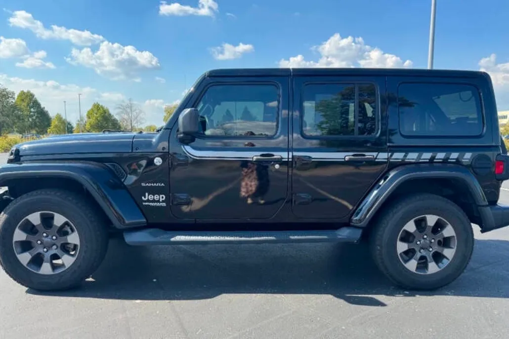 2018 Jeep Wrangler Unlimited Sahara photo 1