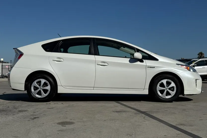 2014 Toyota Prius Two photo 1