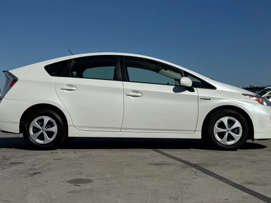 2014 Toyota Prius Two photo 1