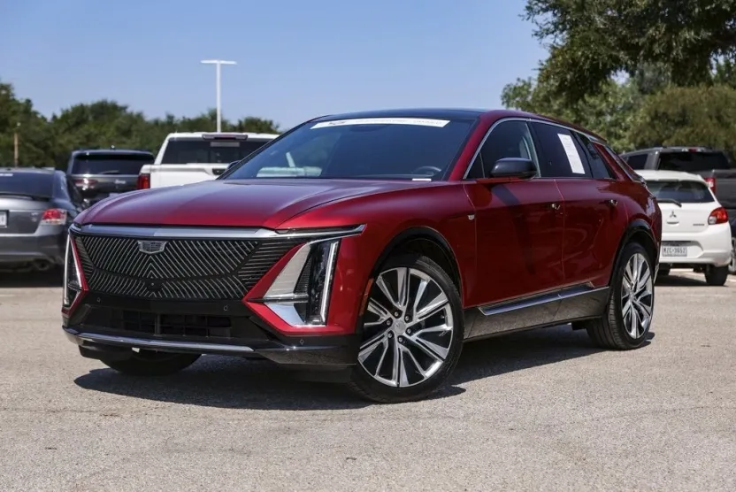 2024 Cadillac Lyriq Luxury photo 1