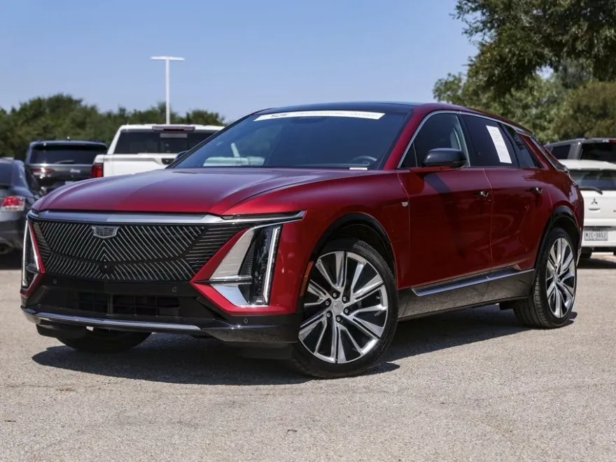 2024 Cadillac Lyriq Luxury photo 1