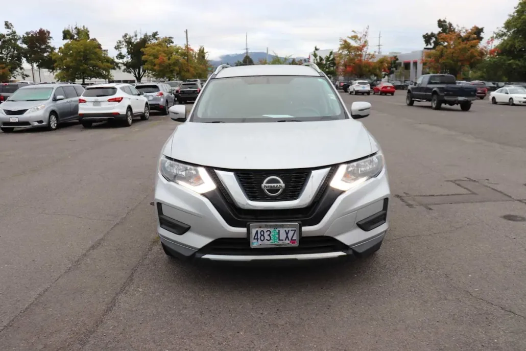 2018 Nissan Rogue SV photo 1