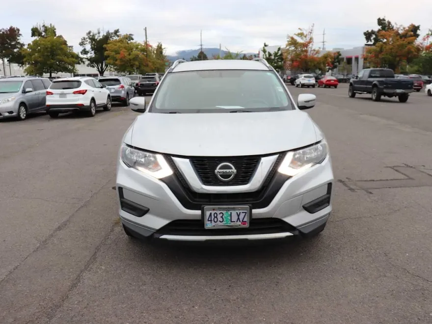 2018 Nissan Rogue SV photo 1
