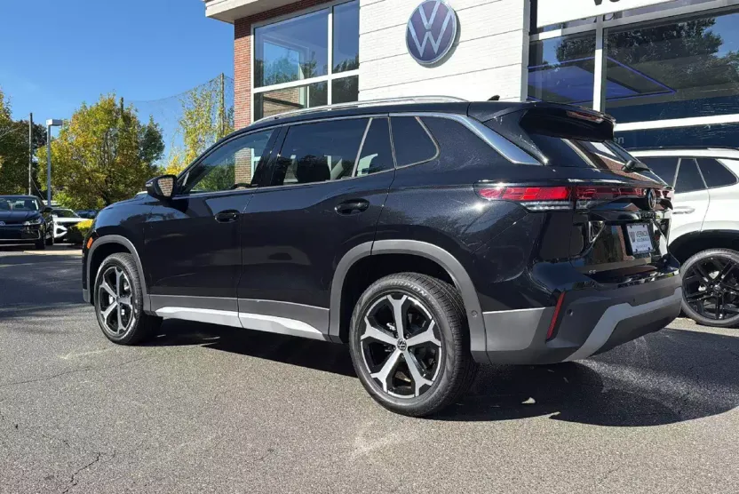 2025 Volkswagen Tiguan SE photo 1