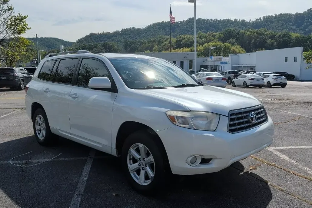 2010 Toyota Highlander SE photo 1