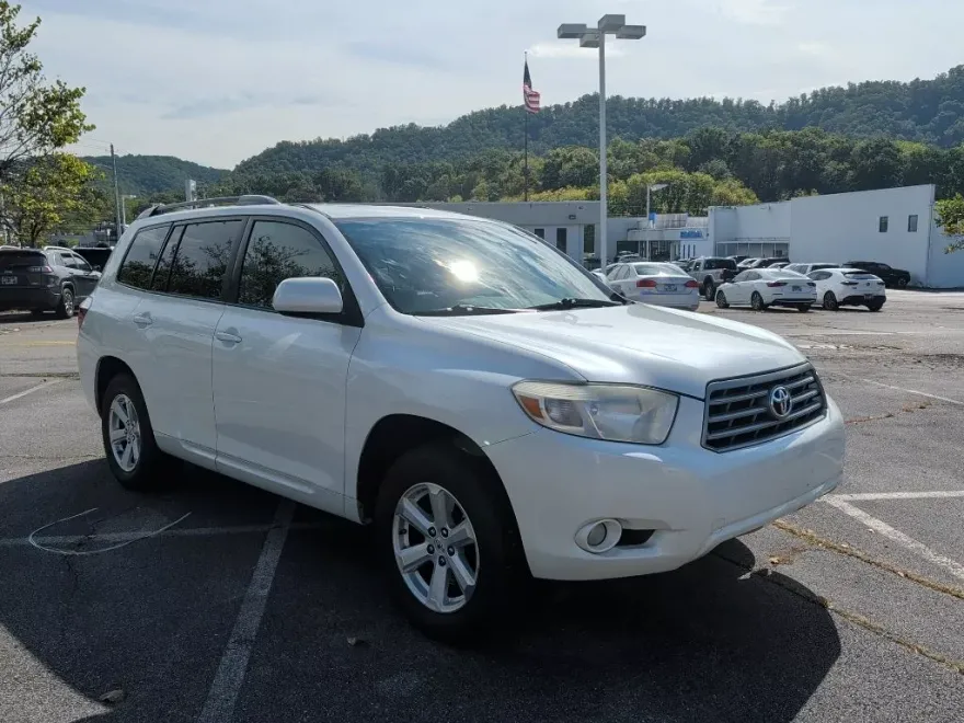 2010 Toyota Highlander SE photo 1
