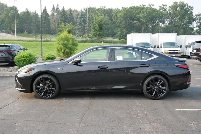 2025 Lexus ES 300h F SPORT Design photo 1