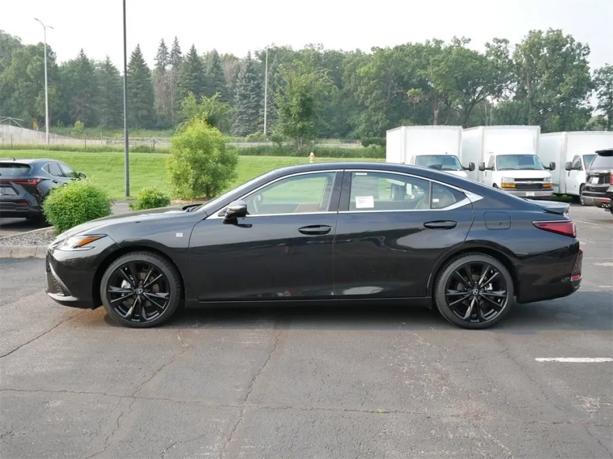 2025 Lexus ES 300h F SPORT Design photo 1