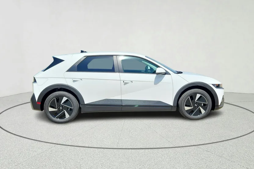2025 Hyundai Ioniq 5 SE photo 1