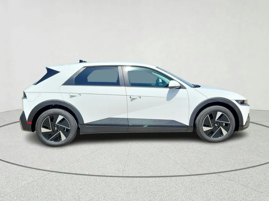 2025 Hyundai Ioniq 5 SE photo 1