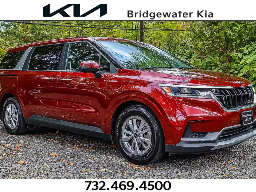 2023 Kia Carnival LX photo 1