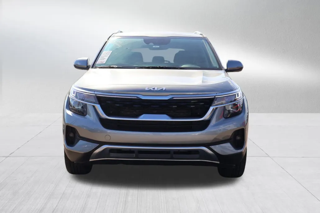 2023 Kia Seltos S photo 1