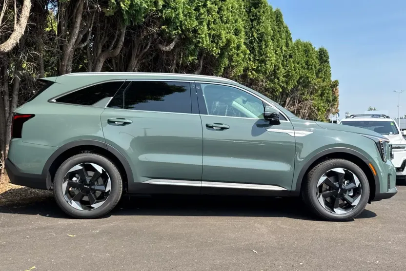 2025 Kia Sorento Hybrid EX photo 1