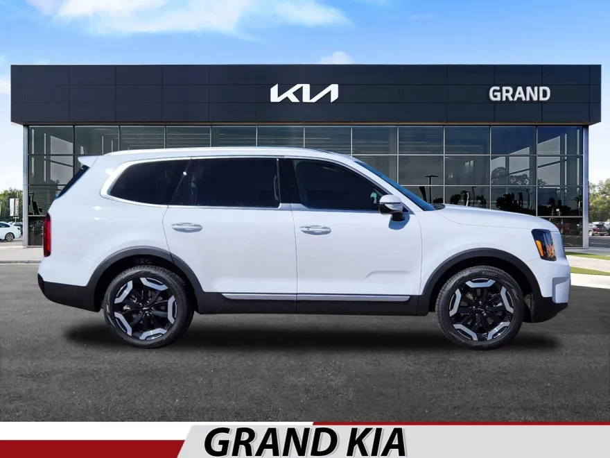2025 Kia Telluride S photo 1