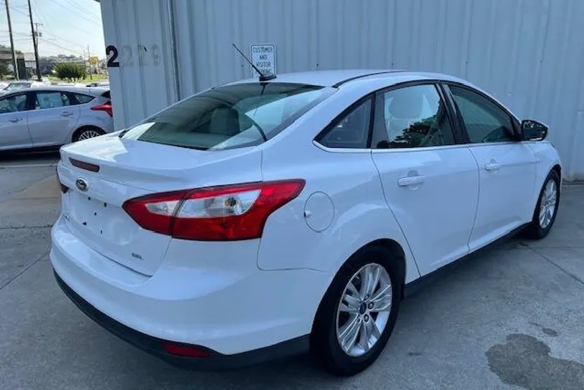 2012 Ford Focus SEL photo 1