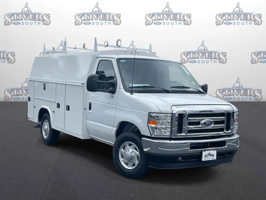 2025 Ford E-350 Base photo 1