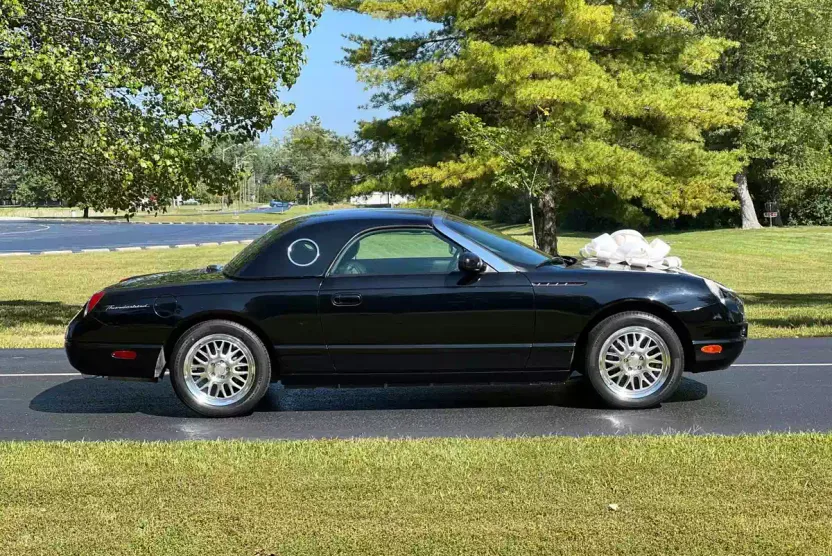 2002 Ford Thunderbird Base photo 1