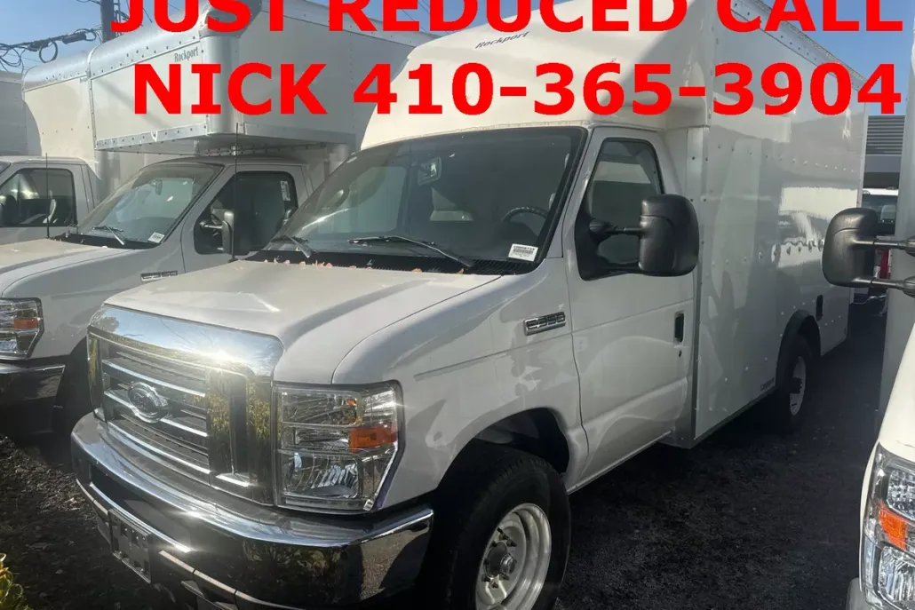 2025 Ford E-350 photo 1