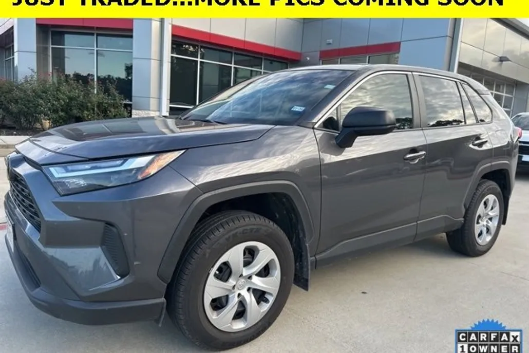 2024 Toyota RAV4 LE photo 1