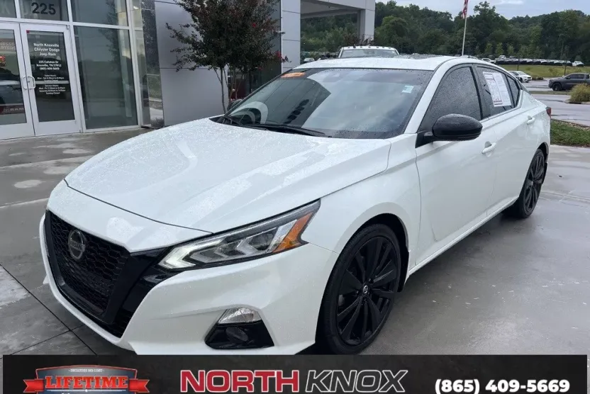 2022 Nissan Altima 2.5 SR photo 1