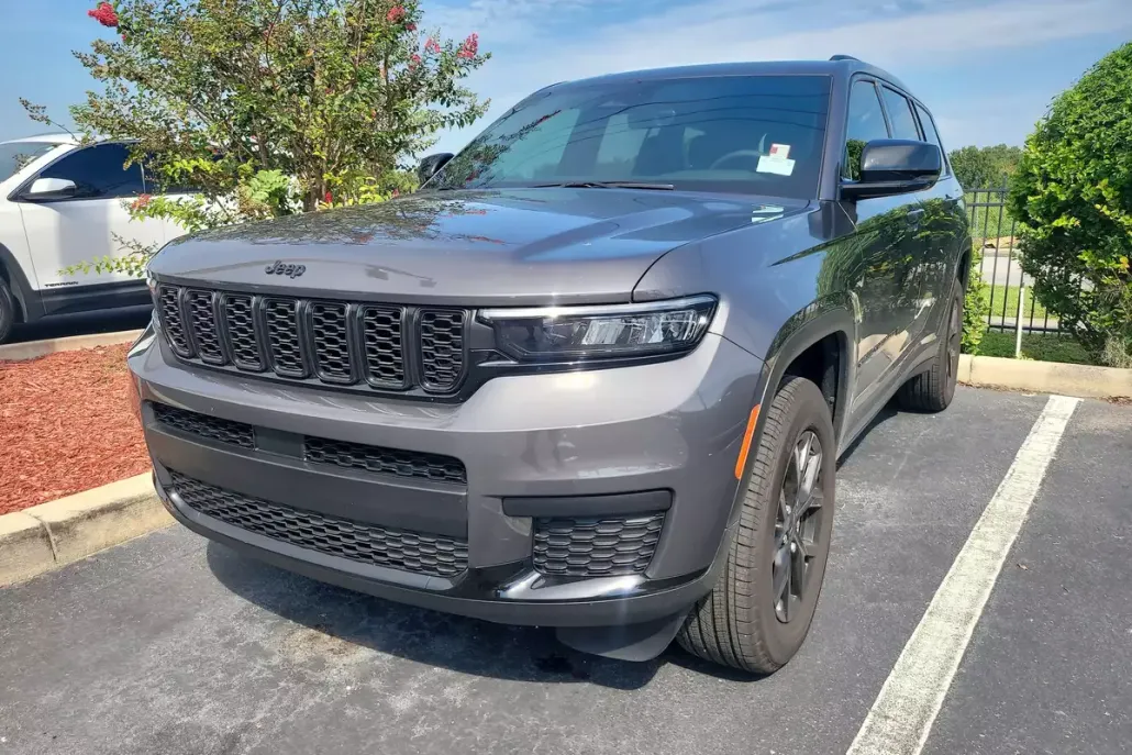 2025 Jeep Grand Cherokee Laredo Altitude X photo 1