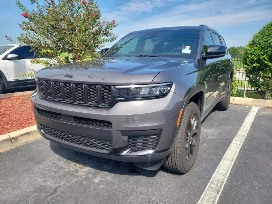 2025 Jeep Grand Cherokee Laredo Altitude X photo 1