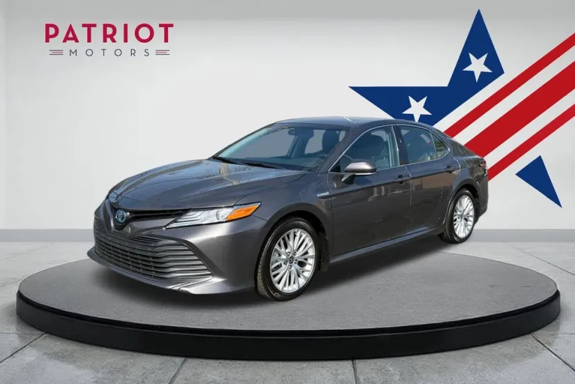 2020 Toyota Camry Hybrid XLE photo 1