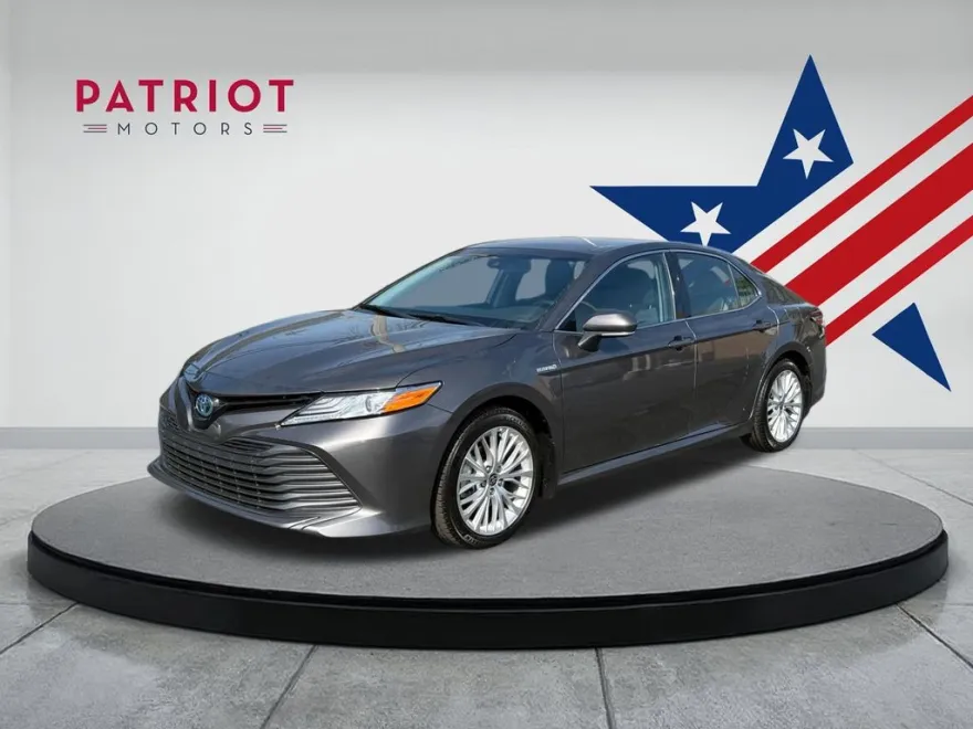2020 Toyota Camry Hybrid XLE photo 1
