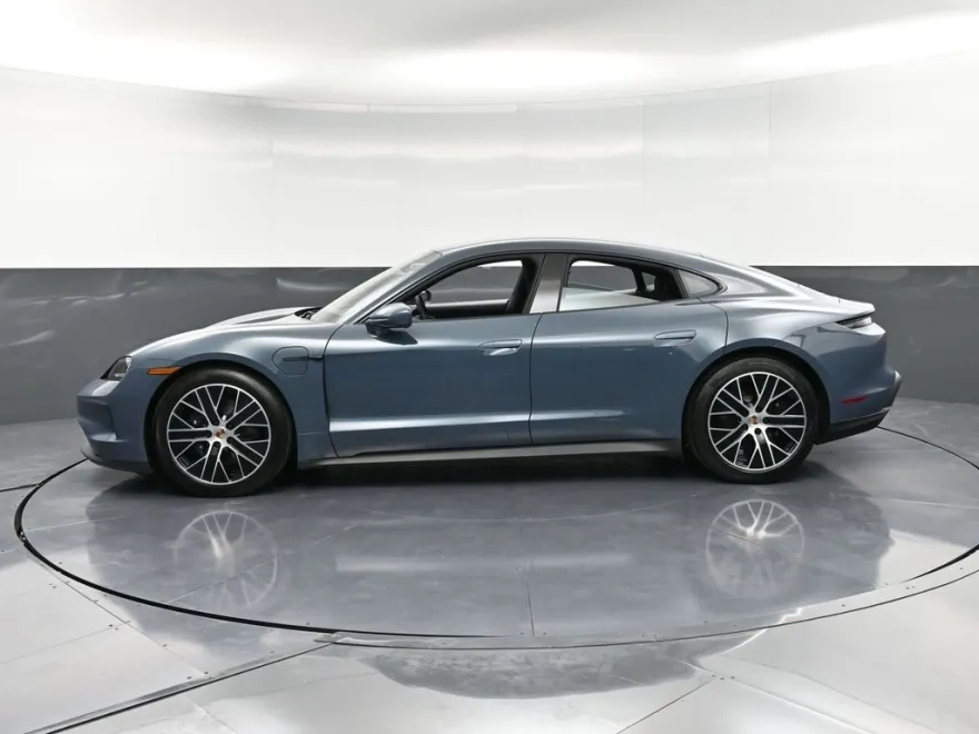 2025 Porsche Taycan photo 1